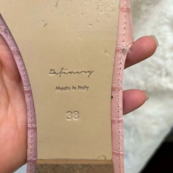 Definery The Loop Crocodile effect 100% leather Pink Sandals w/Buckle Sz-7.5.  N - Picture 7 of 10